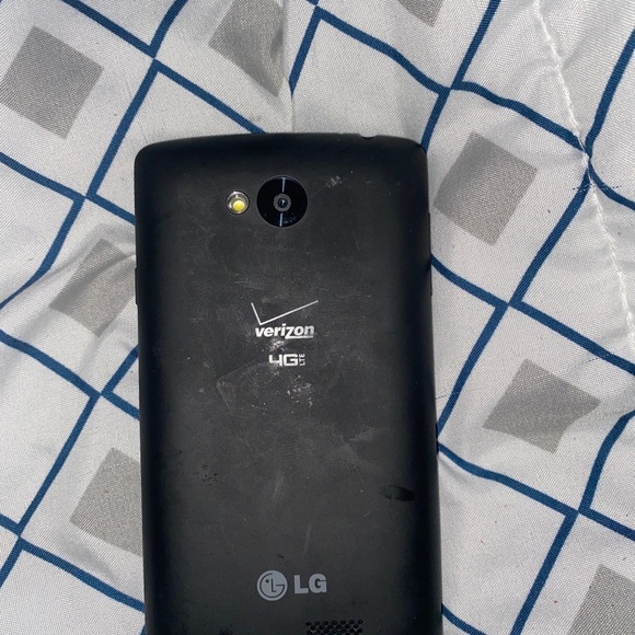LG Android phone Verizon wireless prepaid phone - Picture 2 of 2